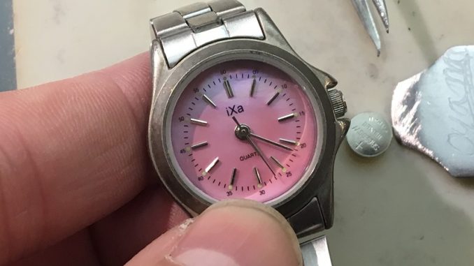 ピンクの文字盤 Ixa 時計修理専門サイト