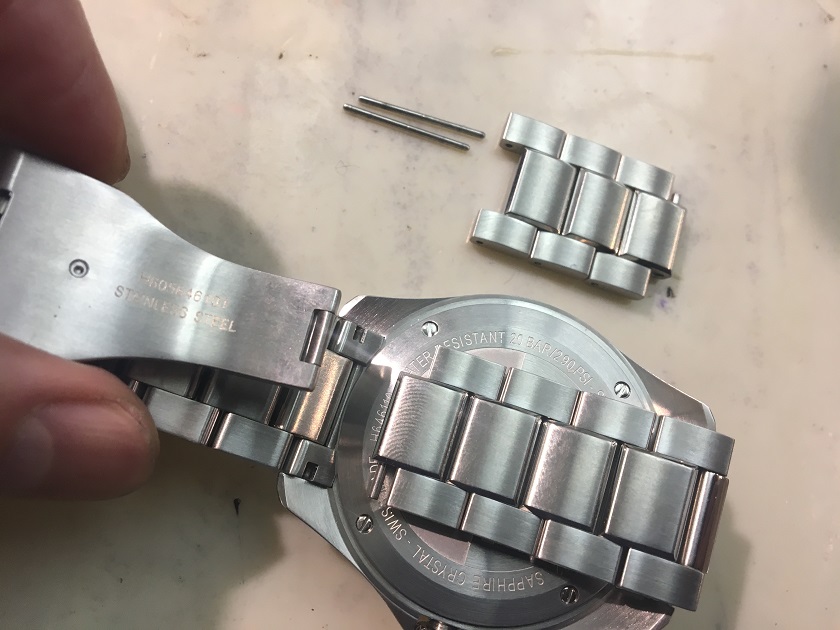 今回は3コマ外しで完了です。腕時計ベルト調整… 時計修理専門サイト 今回は3コマ外しで完了です。腕時計ベルト調整… 時計修理専門サイト