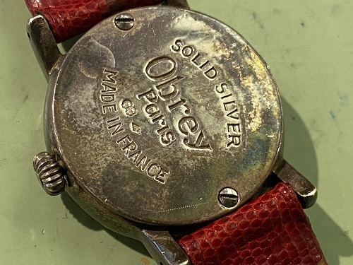 側の磨きも入れシルバー本来の風合いを生かした「obrey」が戻ってきました。”Obrey” – 時計修理専門サイト