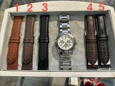 革ベルト候補5本を並べた比較写真