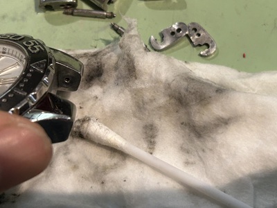 取り外し部品と汚れの確認(綿棒と布)