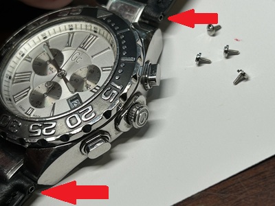 取付後の位置・左右バランス確認(矢印)