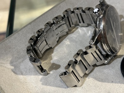 ブレスの連結部が浮いている様子(使用困難)