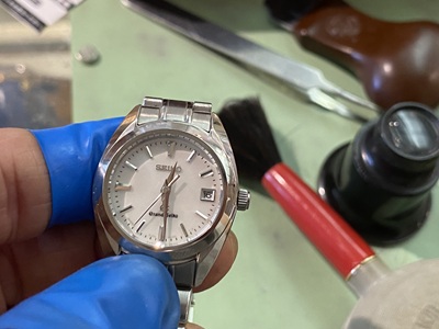 電池交換後の内部(電池とカバーの収まり確認)