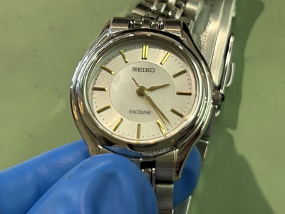 メンテナンス前の腕時計