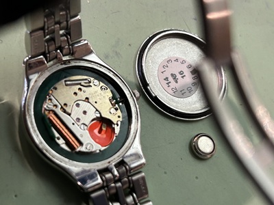 時計用工具と腕時計