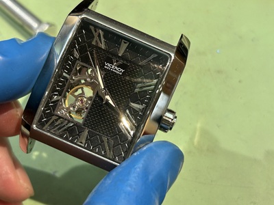 完成した時計の接写