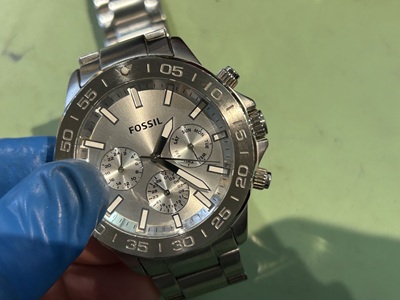 FOSSILの腕時計の表面