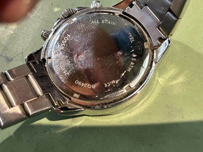 FOSSILの腕時計の裏蓋