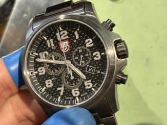 電池交換が完了し動作している時計