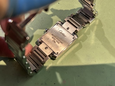 カルティエ タンクフランセーズ 裏蓋