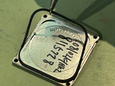 裏蓋パッキンの取り外し