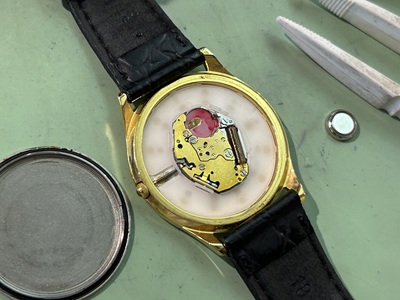 裏蓋を外したCITIZEN FORMAの内部(ムーブメント露出)