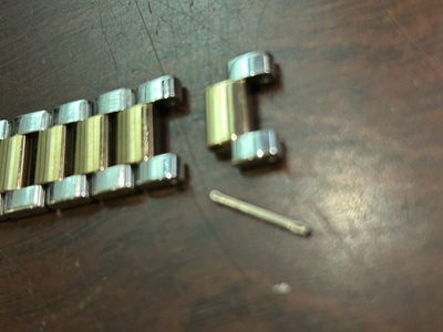 予備コマとピンを用意して修理に使う準備