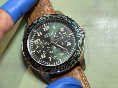 GUESSの腕時計の正面