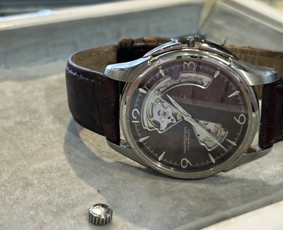 HAMILTON腕時計の竜頭が外れた状態（作業前）