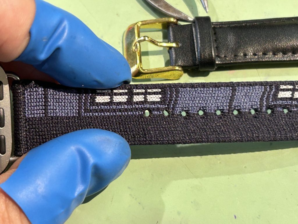 穴あけ後のベルト（バックル付近の状態確認）