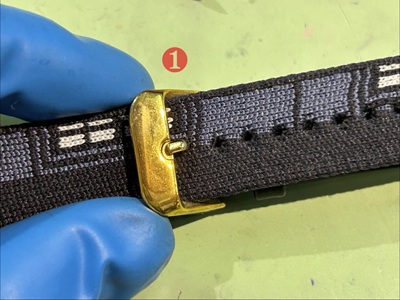 ①の穴でバックルを留めた状態（フィット感確認）