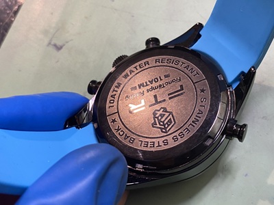 FTR腕時計の裏蓋(刻印と防水表記の確認)