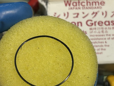 防水パッキン（Oリング）とグリスアップ準備