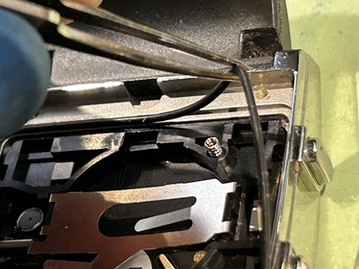 角型パッキン（ガスケット）周辺の調整作業