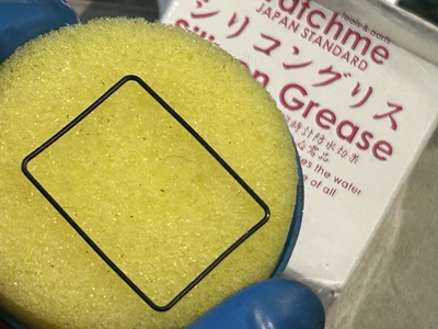 角型パッキンとシリコングリス（グリスアップ準備）