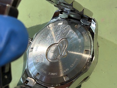 TAG HEUER アクアレーサーの裏蓋（刻印・状態確認）