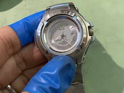 止まった状態のG-SHOCK腕時計