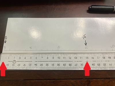 15センチのしるしがついた紙