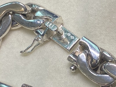 修理が完了し輝きを取り戻したオブレイの腕時計