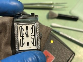 パルス計で動作を確認し、時刻を合わせた完成後のブルガリ