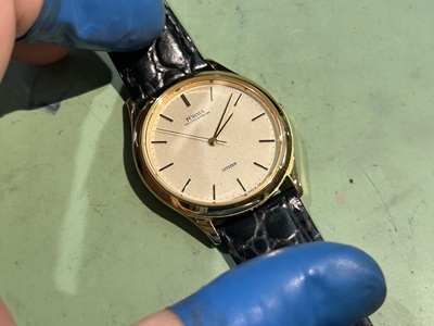 電池交換のために預かった腕時計の正面写真