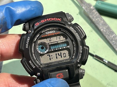時刻が正しく設定され、液晶が表示されたG-SHOCK。