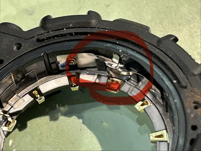 潰れてしまった細かな端子部分の拡大