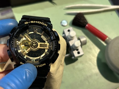 液晶がくっきりと表示され、時刻が正しく設定されたG-SHOCK