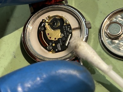 時計内部のムーブメント清掃