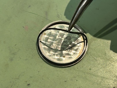 裏蓋から外したパッキン