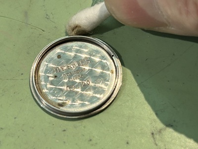 裏蓋の裏側の清掃