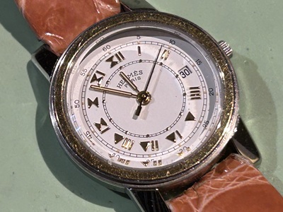 エルメスの腕時計の正面