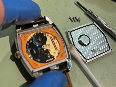 裏蓋を開けたエルメスのムーブメント