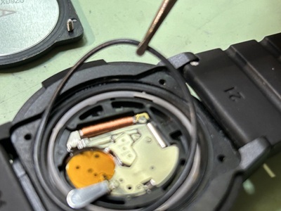 裏蓋を開けた時計内部のムーブメント