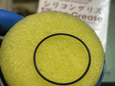 シリコングリスを塗布するパッキン