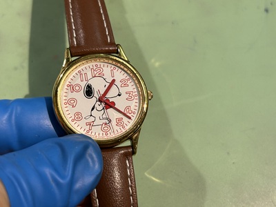 リフレッシュ前のお子様用腕時計。