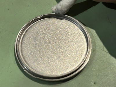 縁に付着した皮脂汚れ