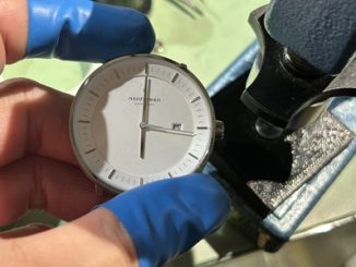 メンテナンスが終わったノードグリーンの時計