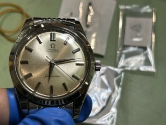 メンテナンスが完了し輝きを取り戻したオメガスピードマスター