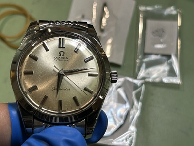 メンテナンスが完了し輝きを取り戻したオメガスピードマスター