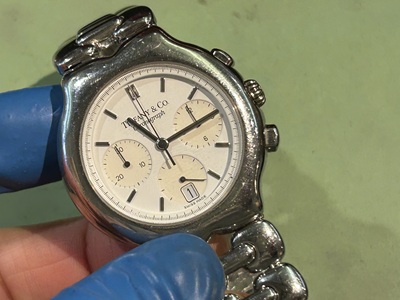 ティファニー・テソロのクロノグラフ文字盤のアップ