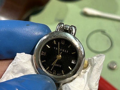 電池交換とメンテナンスが完了したVecceliの腕時計