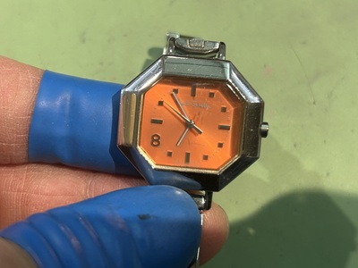 ポール・スミスの文字盤。カラフルなインデックスが特徴的。